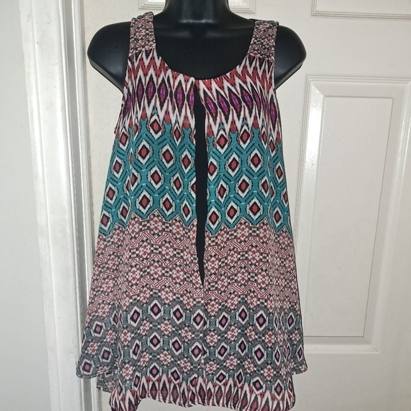 Cocomo multicolored  flowy tank top can be dressed up with a skirt or down with - Picture 1 of 4